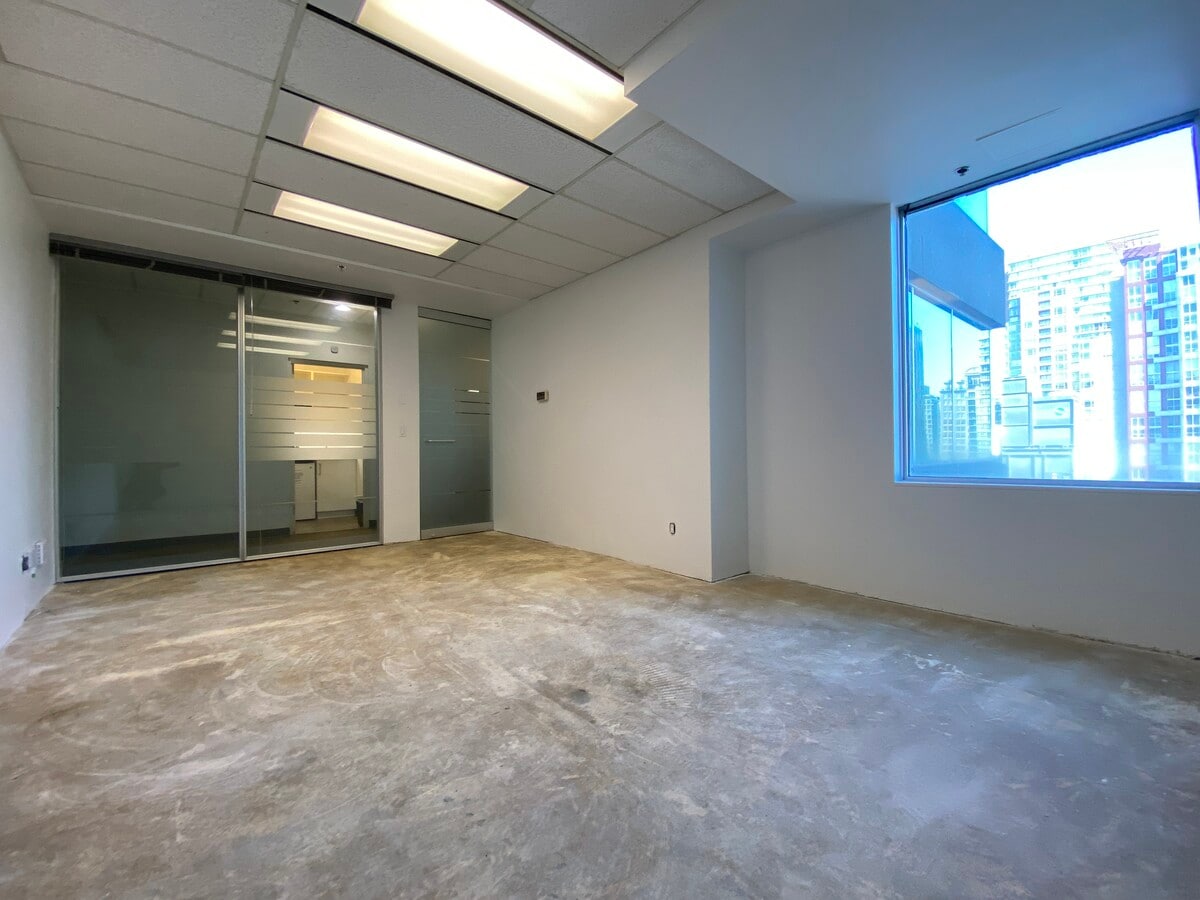938 Howe St, Vancouver, BC V6Z 1N9 - Unit 707 - - Interior Photo - Image 2 of 6
