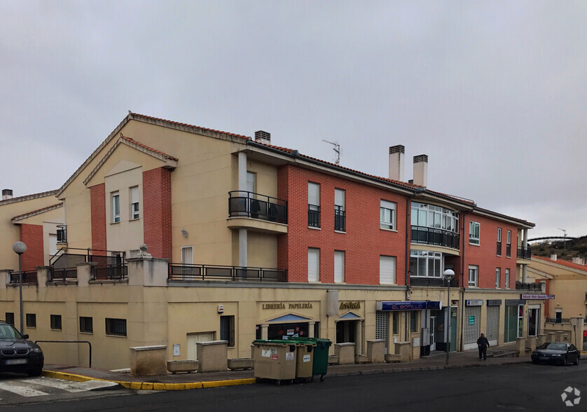 Avenida Sotillo, 2 F, La Lastrilla, Segovia à louer - Photo du bâtiment - Image 2 de 2