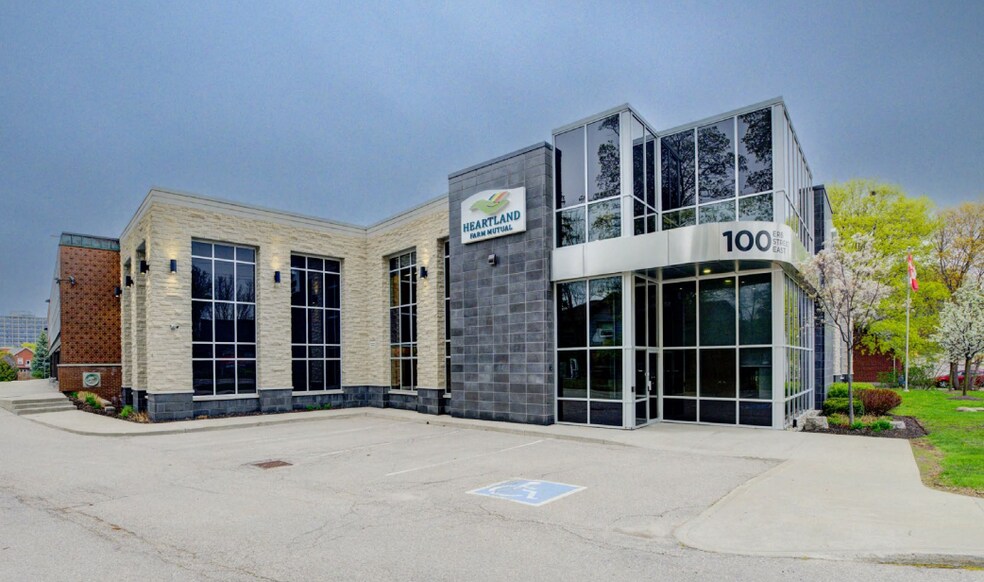100 Erb St E, Waterloo, ON à vendre - Photo du bâtiment - Image 2 de 13