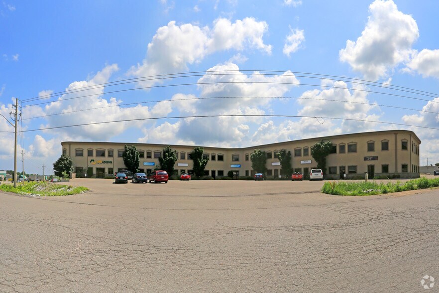 27 Hooper Rd, Barrie, ON for sale - Primary Photo - Image 1 of 1