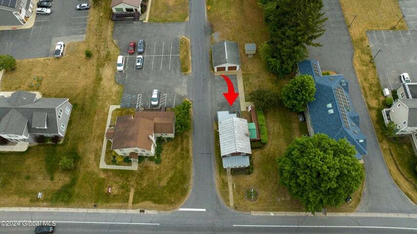 460 Maple Ave, Saratoga Springs, NY à louer - Photo du bâtiment - Image 3 de 4