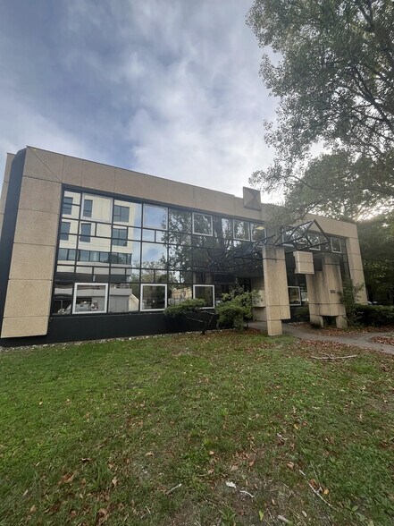 9 Avenue Léonard De Vinci, Pessac for lease - Building Photo - Image 1 of 10
