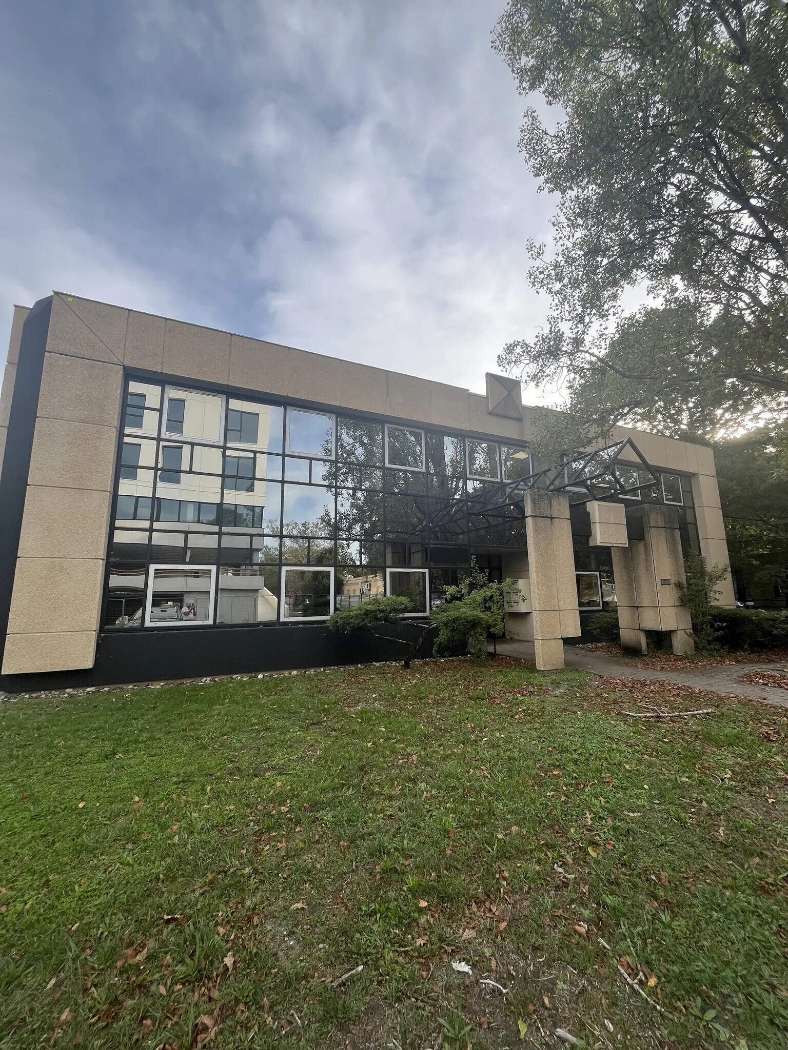 9 Avenue Léonard De Vinci, Pessac for lease Building Photo- Image 1 of 11