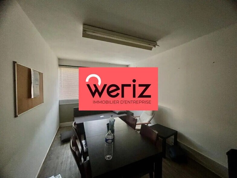 Flex in Éguilles for lease - Interior Photo - Image 3 of 5