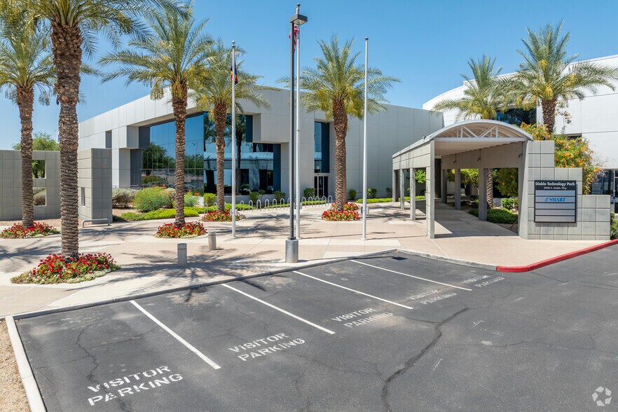 2900 S Diablo Way, Tempe, AZ à louer - Photo principale - Image 1 de 7
