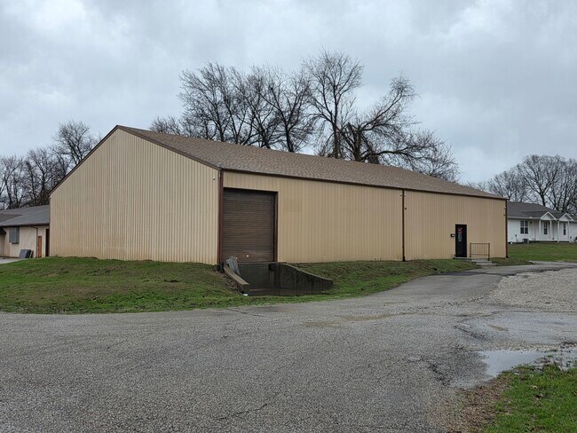 Plus de détails pour 1430 E Springhill Dr, Terre Haute, IN - Commerce de détail à louer