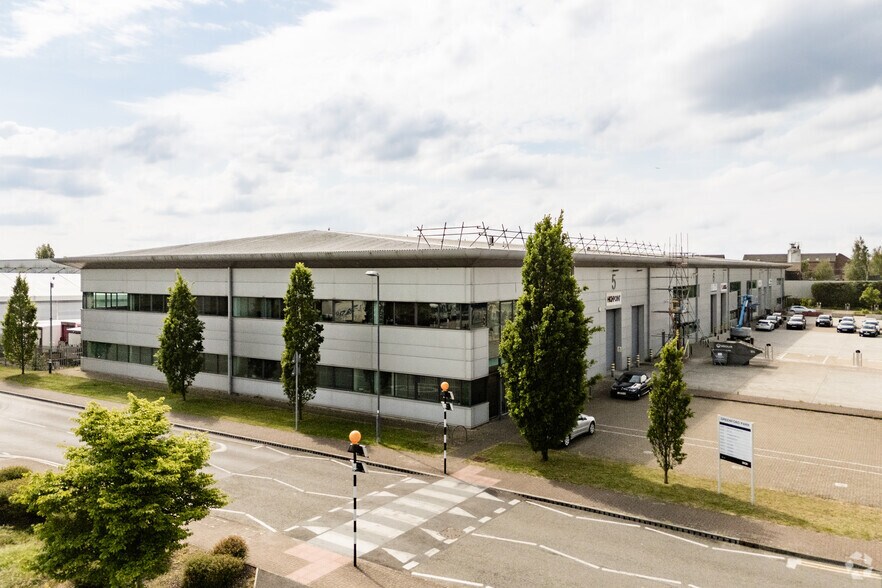 Ockham Dr, Greenford à louer - Photo du bâtiment - Image 2 de 6