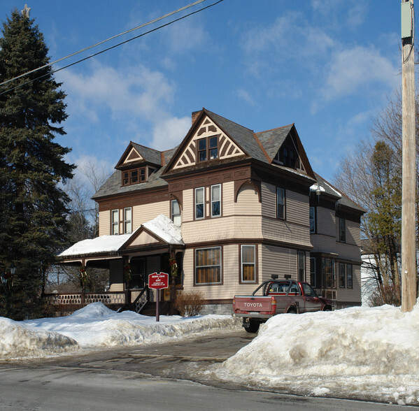 1 E High St, Ballston Spa, NY à vendre - Photo principale - Image 1 de 1