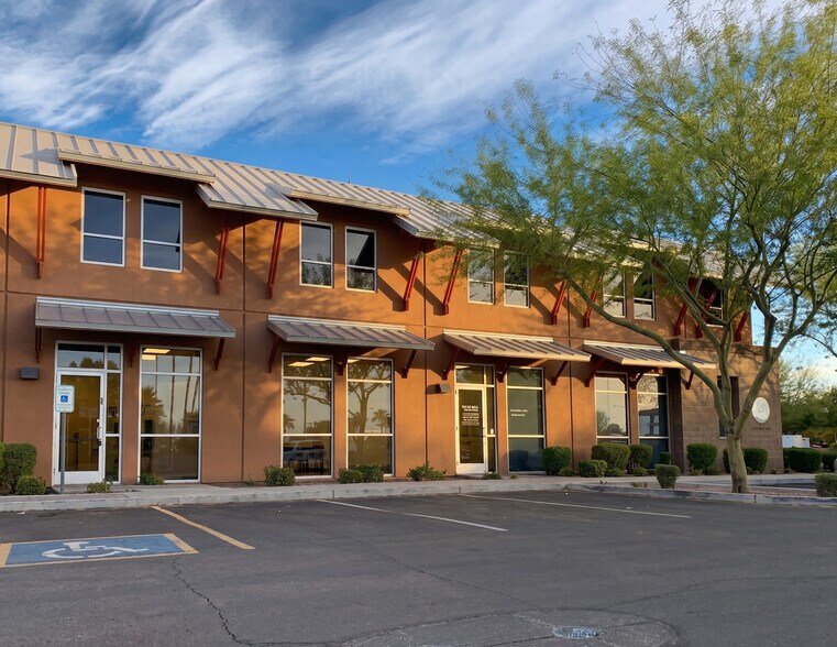 2045 S Vineyard, Mesa, AZ à louer - Photo du bâtiment - Image 2 de 6