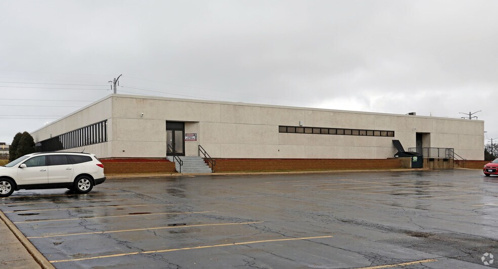 2345 Pembroke Ave, Hoffman Estates, IL à louer - Photo du bâtiment - Image 3 de 4