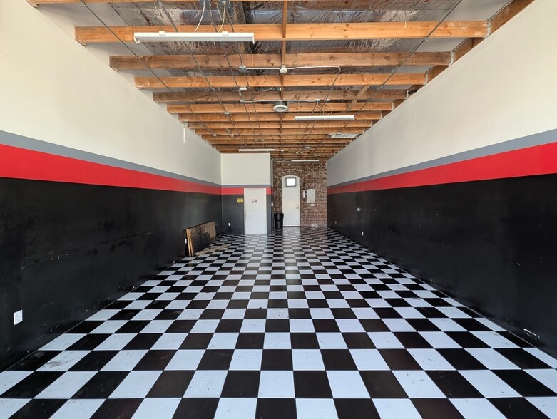 4850 Santa Monica Blvd, Los Angeles, CA for lease - Interior Photo - Image 2 of 9