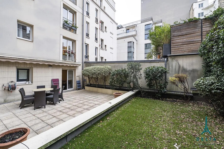 Office in Paris for sale - Building Photo - Image 2 of 11