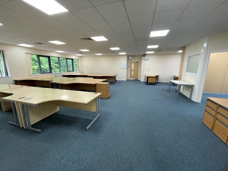 Wood Ln, Hemel Hempstead à louer - Photo du bâtiment - Image 2 de 14