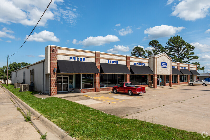 2407 S Thompson St, Springdale, AR for sale - Building Photo - Image 1 of 1