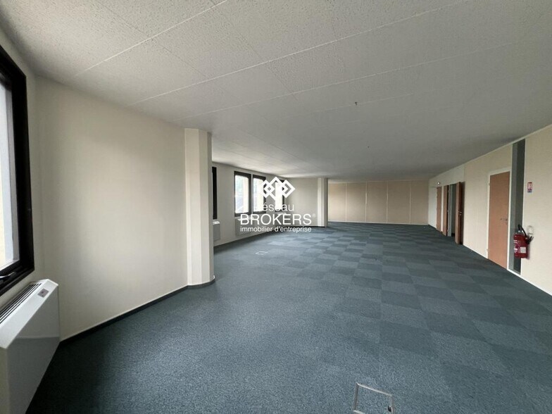 Bureau dans Saclay à louer - Photo intérieure - Image 3 de 8