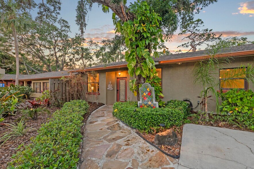 941 Virginia Dr, Sarasota, FL à vendre - Photo du bâtiment - Image 1 de 17