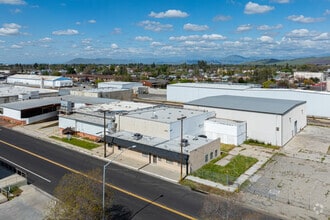 200 N Uruapan Way, Dinuba, CA - Aérien Vue de la carte - Image1