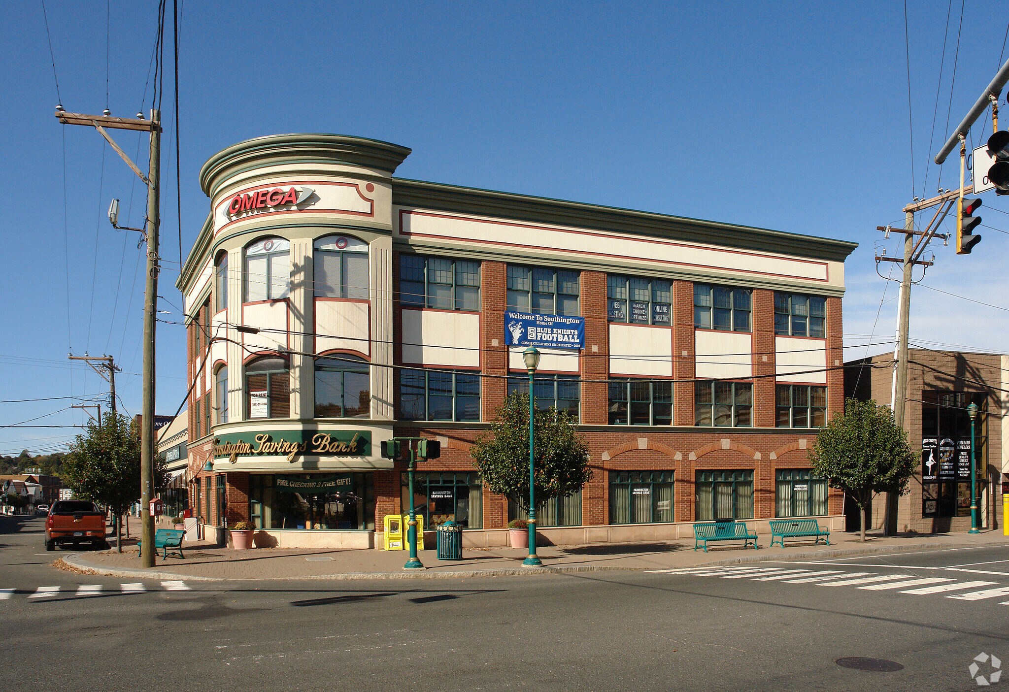 1 Center St, Southington, CT à louer Photo principale- Image 1 de 10