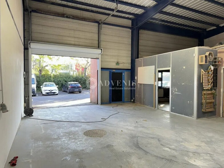 Flex in Villepinte for lease - Interior Photo - Image 3 of 8