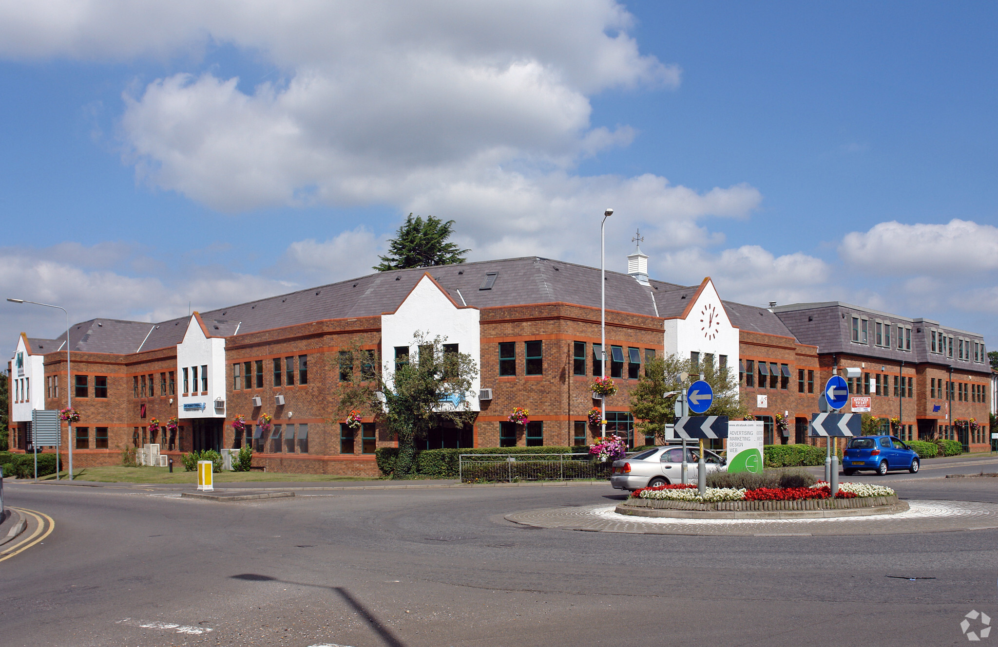 3 White Oak Sq, Swanley à louer Photo du b timent- Image 1 de 8