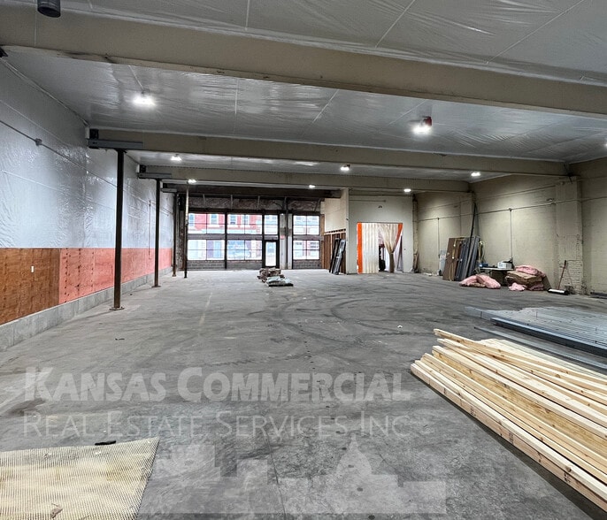 417 SW Jackson St, Topeka, KS for lease - Building Photo - Image 2 of 5