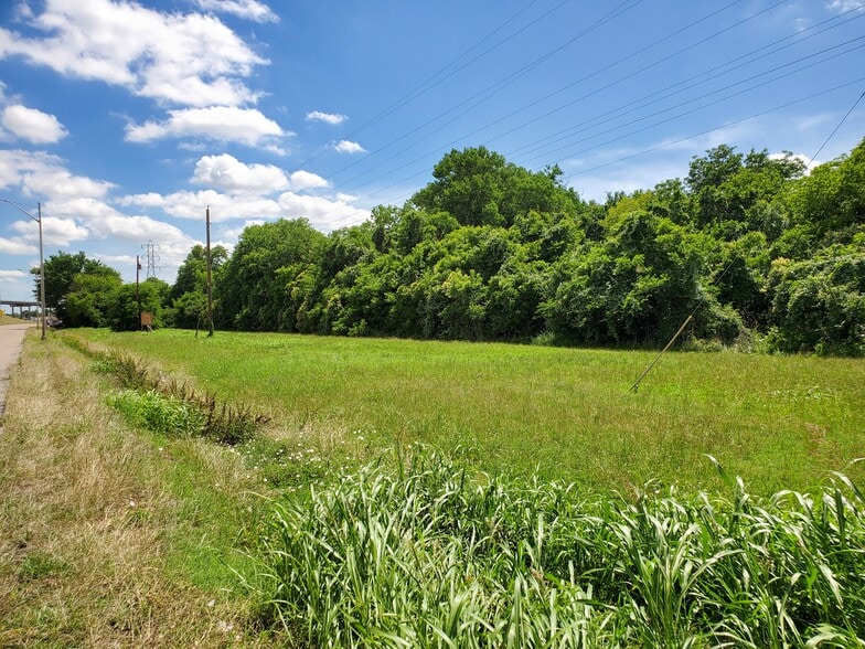 1018 N Loop Dr, Waco, TX for sale - Primary Photo - Image 1 of 25