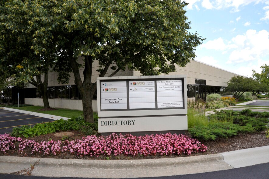 2505 S Finley Rd, Lombard, IL à louer - Photo du bâtiment - Image 3 de 58