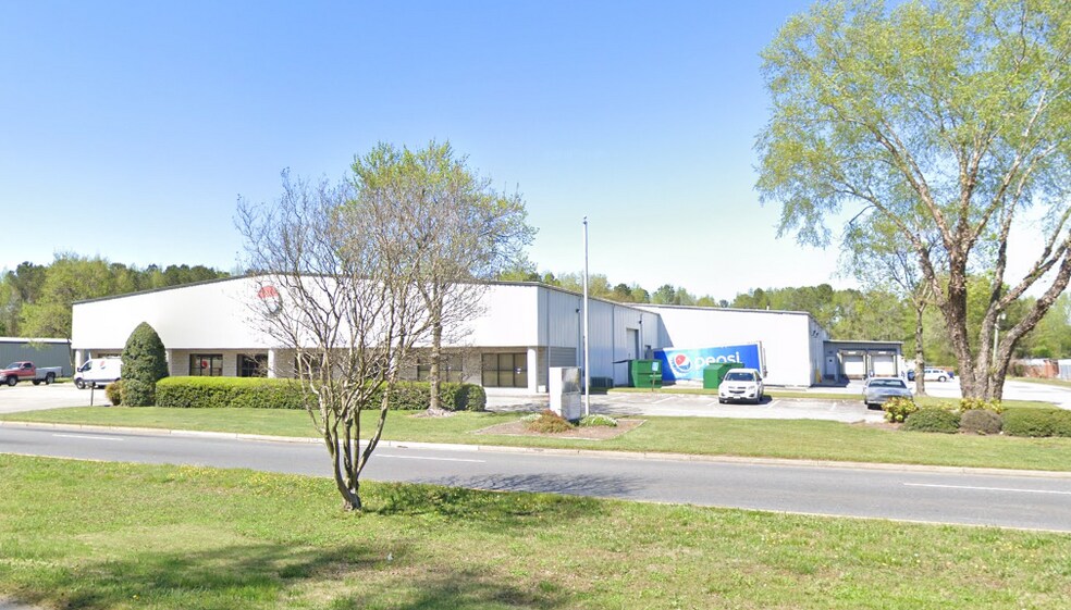 925 Cavalier Blvd, Chesapeake, VA à louer - Photo du bâtiment - Image 1 de 5