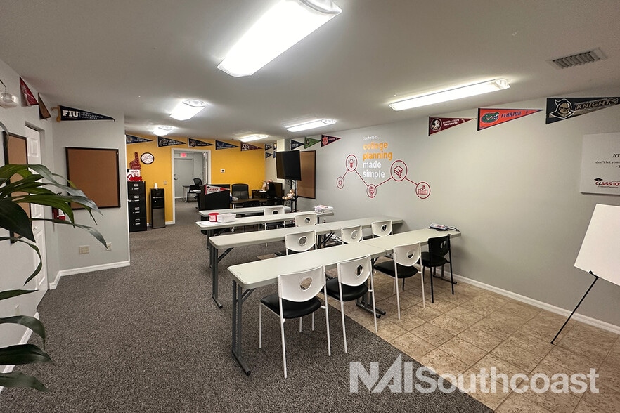 2602-2630 SE Willoughby Blvd, Stuart, FL for lease - Building Photo - Image 3 of 7