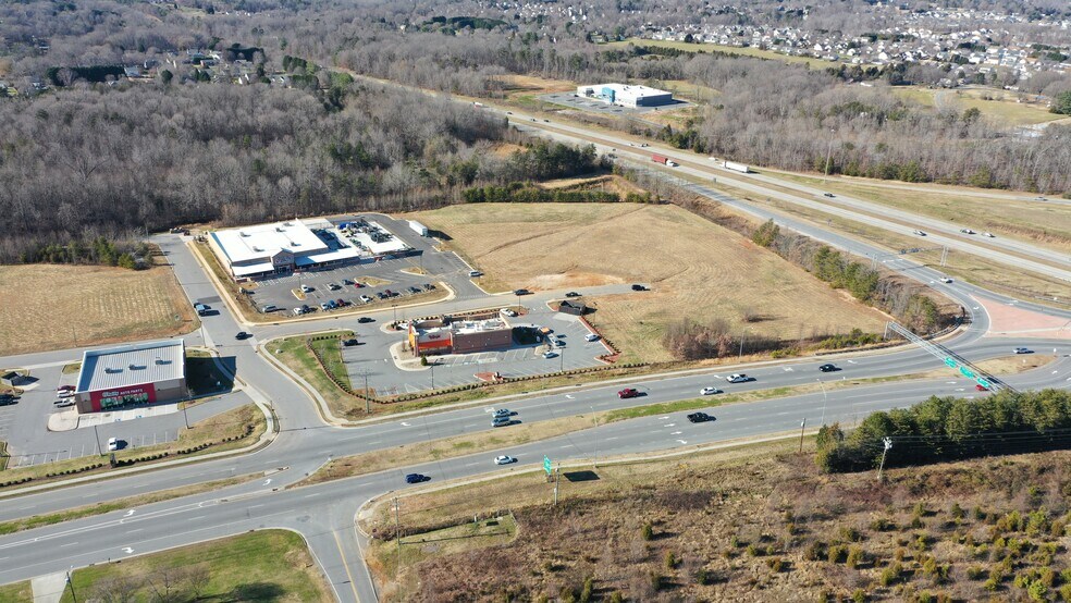 1449 Glenn Center Dr, Kernersville, NC à vendre - Photo du bâtiment - Image 3 de 7