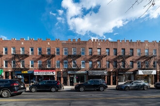 2313 Steinway St, Astoria, NY à louer Photo du bâtiment- Image 1 de 4