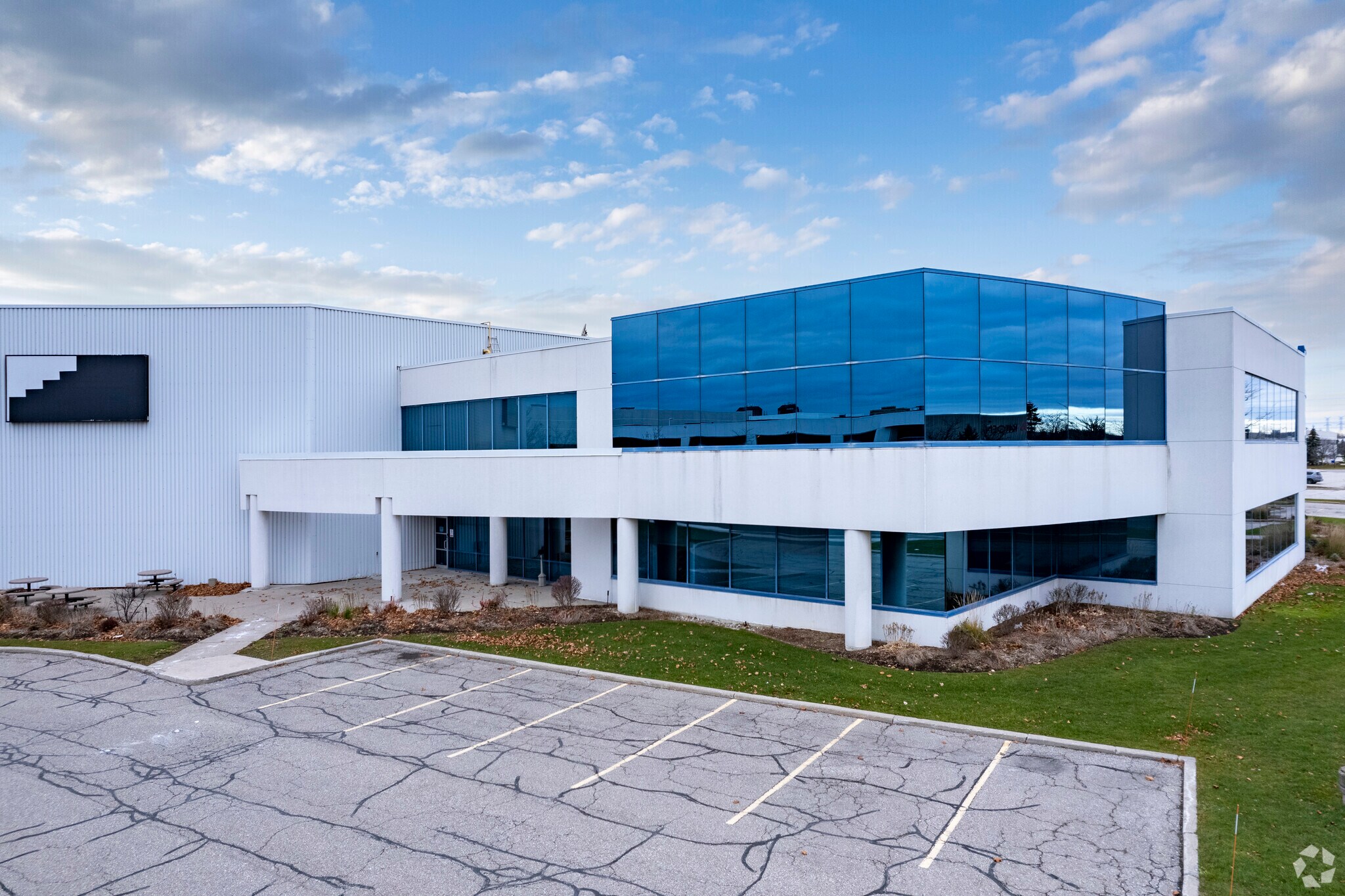 6701 Financial Dr, Mississauga, ON à vendre Photo principale- Image 1 de 1