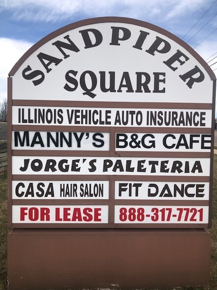 110 S Neltnor Blvd, West Chicago, IL à louer - Photo du bâtiment - Image 2 de 7