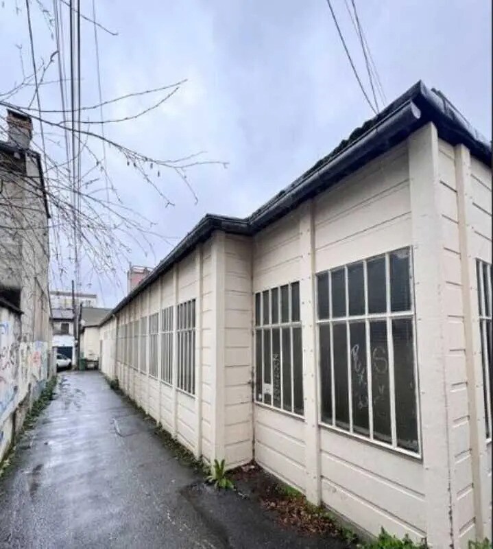 Office in Montreuil for sale Building Photo- Image 1 of 11