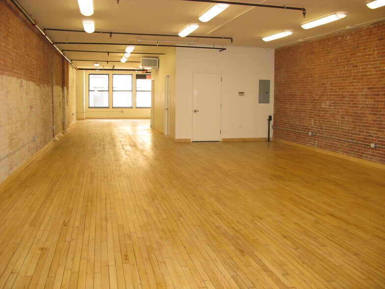254 W 47th St, New York, NY à vendre - Photo du bâtiment - Image 3 de 7