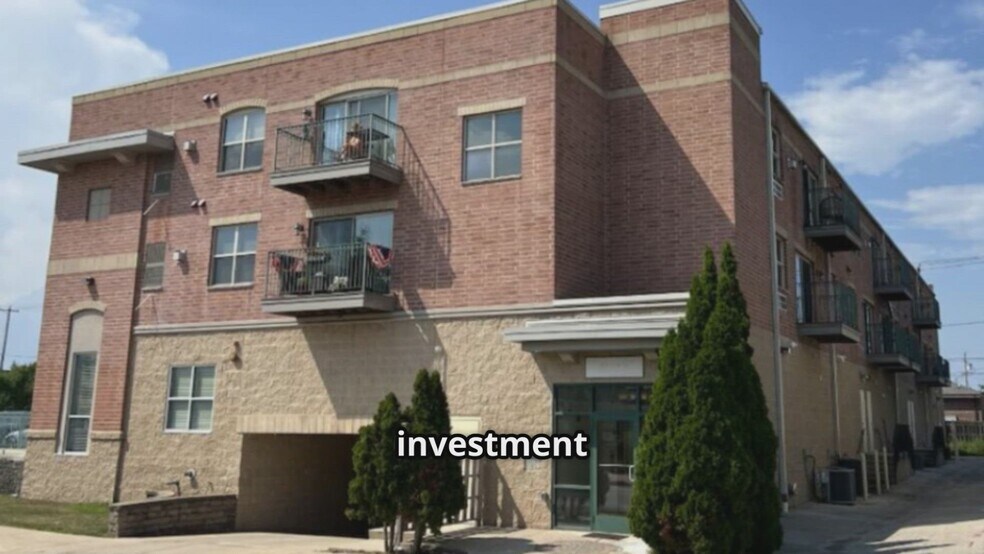 920 Marquette Ave, South Milwaukee, WI à vendre - Vidéo sur l’inscription commerciale - Image 2 de 7