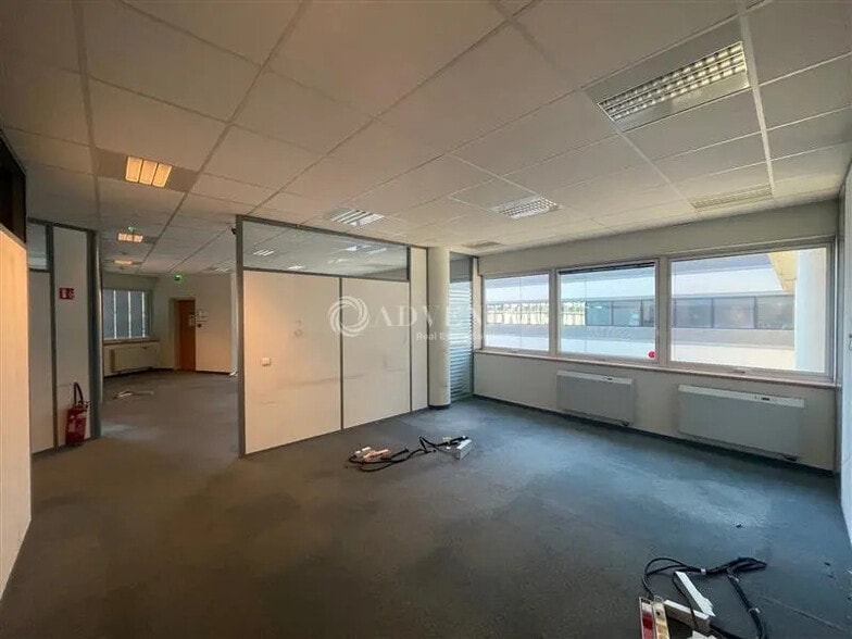 Office in COURCOURONNES for lease - Interior Photo - Image 2 of 6