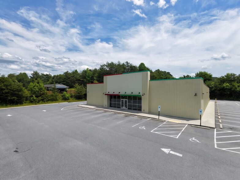 104 Hwy 64 E, Hayesville, NC à vendre - Photo du bâtiment - Image 3 de 15