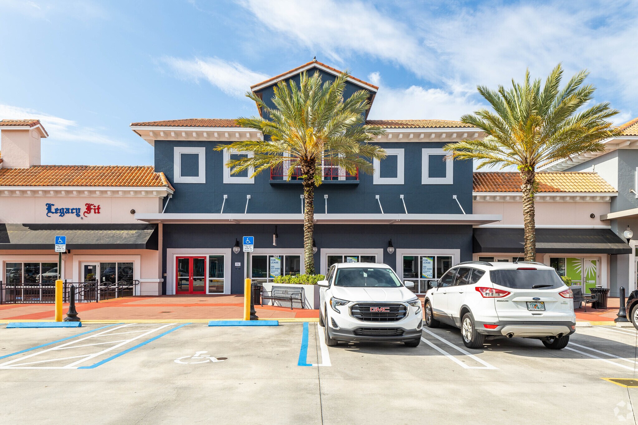 8330-8505 Mills Dr, Miami, FL à louer Photo du bâtiment- Image 1 de 25