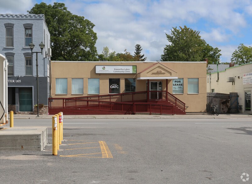 40 Lindsay St S, Kawartha Lakes, ON à vendre - Photo du bâtiment - Image 2 de 2