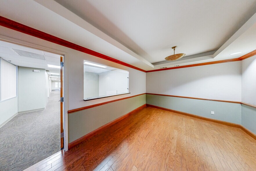 3333 New Hyde Park Rd, New Hyde Park, NY à louer - Numérisation 3D de Matterport - Image 3 de 16