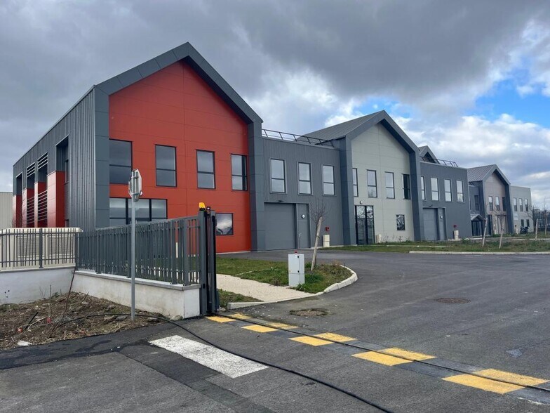 9 Rue Transversale, Gennevilliers à louer - Photo du bâtiment - Image 1 de 15