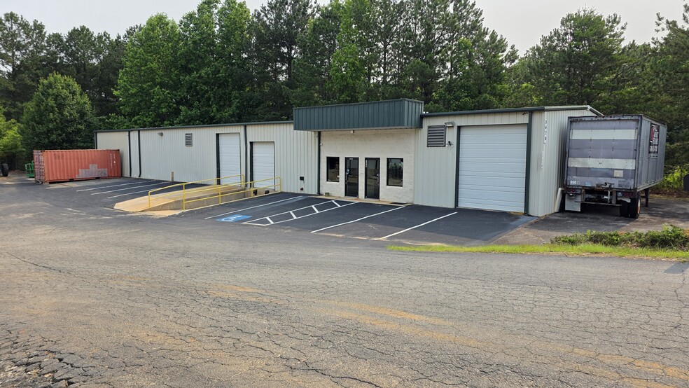 3620 North Pky, Cumming, GA for lease - Building Photo - Image 1 of 28