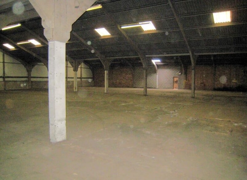 5 Federal Distribution Centre, Higham Ferrers for lease - Interior Photo - Image 2 of 2