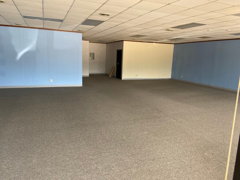 5930 S 58th St, Lincoln, NE for lease - Interior Photo - Image 2 of 7