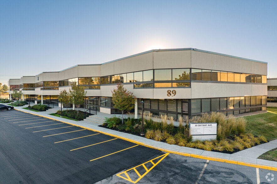 89 Skyway Ave, Toronto, ON for sale - Primary Photo - Image 1 of 1
