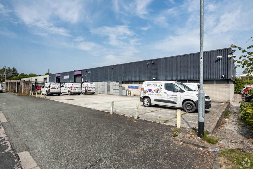 Brindley Rd, Runcorn à louer - Photo du bâtiment - Image 1 de 9