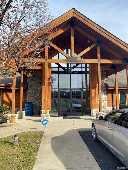 15045 Dixie Hwy, Holly, MI à louer - Photo du bâtiment - Image 1 de 14