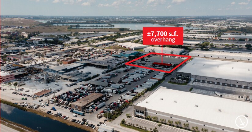 11500 NW 118th Way, Medley, FL à louer - Photo du bâtiment - Image 3 de 3