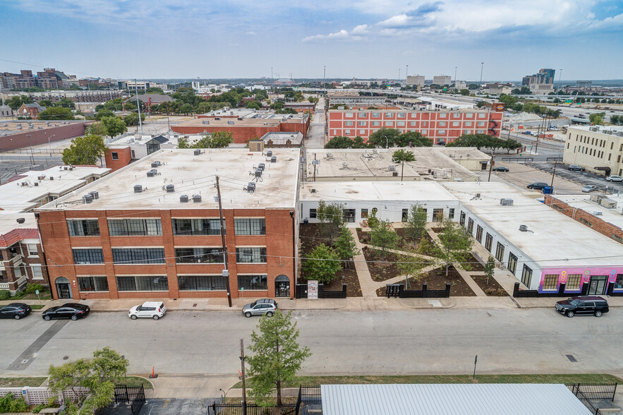 120 St Louis Ave, Fort Worth, TX for lease - Building Photo - Image 1 of 9